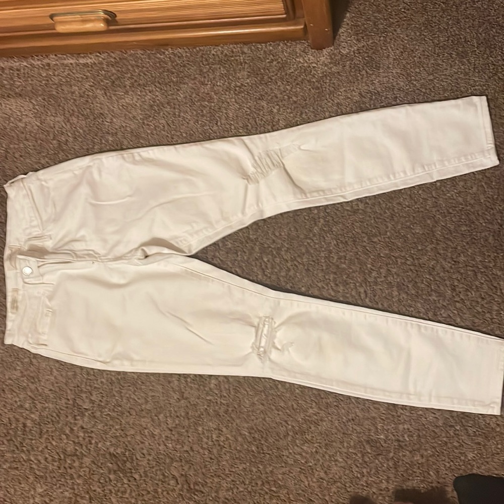 Universal Thread Comp. White distressed Jeans
